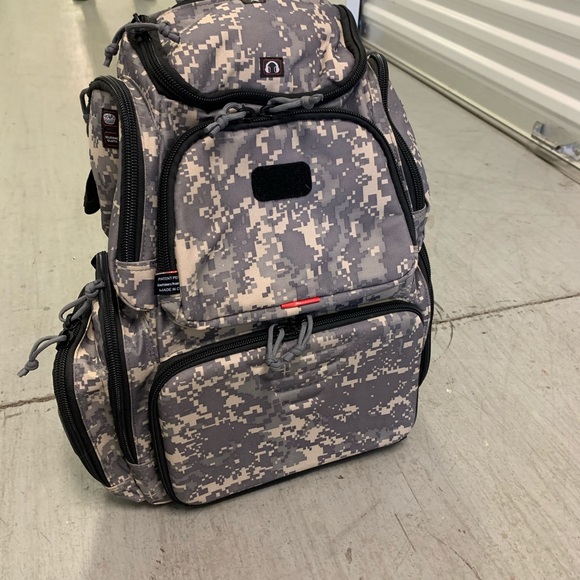 Backpack - Picture 3 of 6